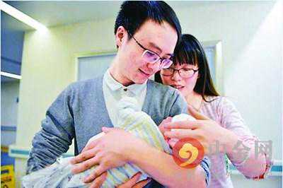 首例试管婴儿升级当爹